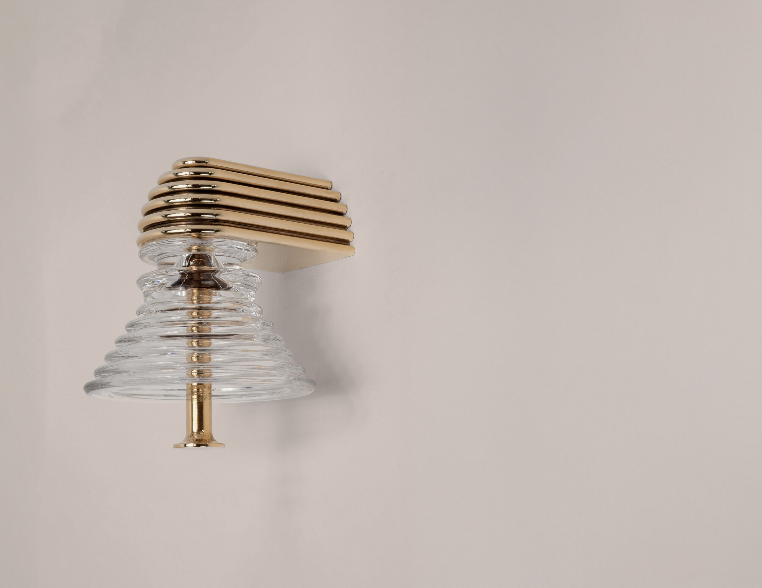 https://novocastrian.ne6.dev/wp-content/uploads/2025/04/NOVOCASTRIAN_Insulator-A-Sconce_Polished-Brass_Clear-Glass_3-scaled.jpg